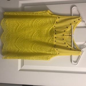 Cute yellow top